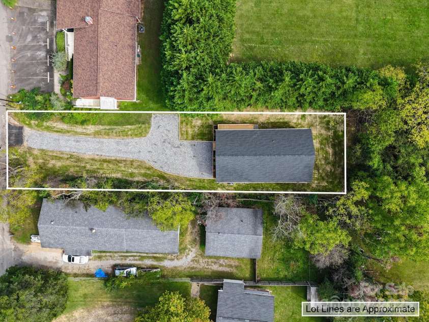 26 Crest Avenue, Asheville, NC 28803.  MLS# CAR4301381, YatesRealty ID 2554. 