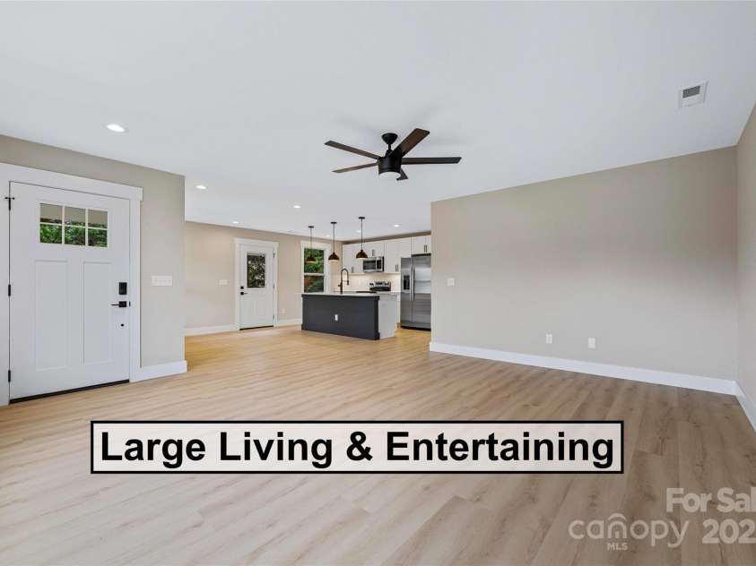 26 Crest Avenue, Asheville, NC 28803.  MLS# CAR4301381, YatesRealty ID 2554. 