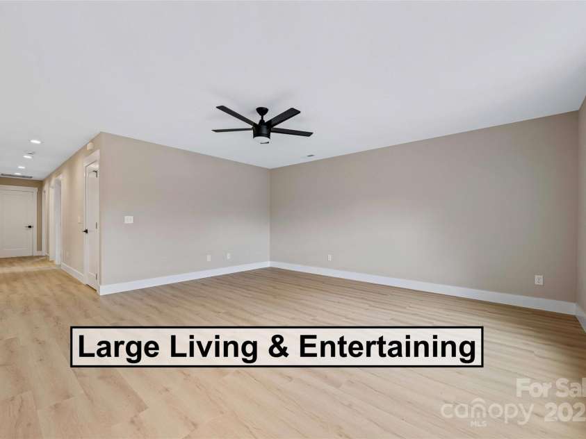 26 Crest Avenue, Asheville, NC 28803.  MLS# CAR4301381, YatesRealty ID 2554. 