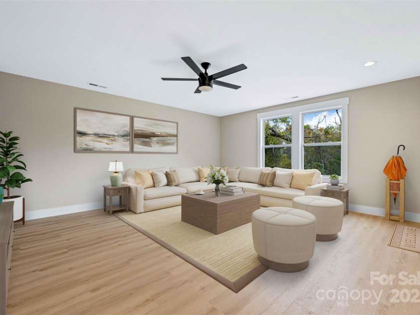 26 Crest Avenue, Asheville, NC 28803.  MLS# CAR4301381, YatesRealty ID 2554. 