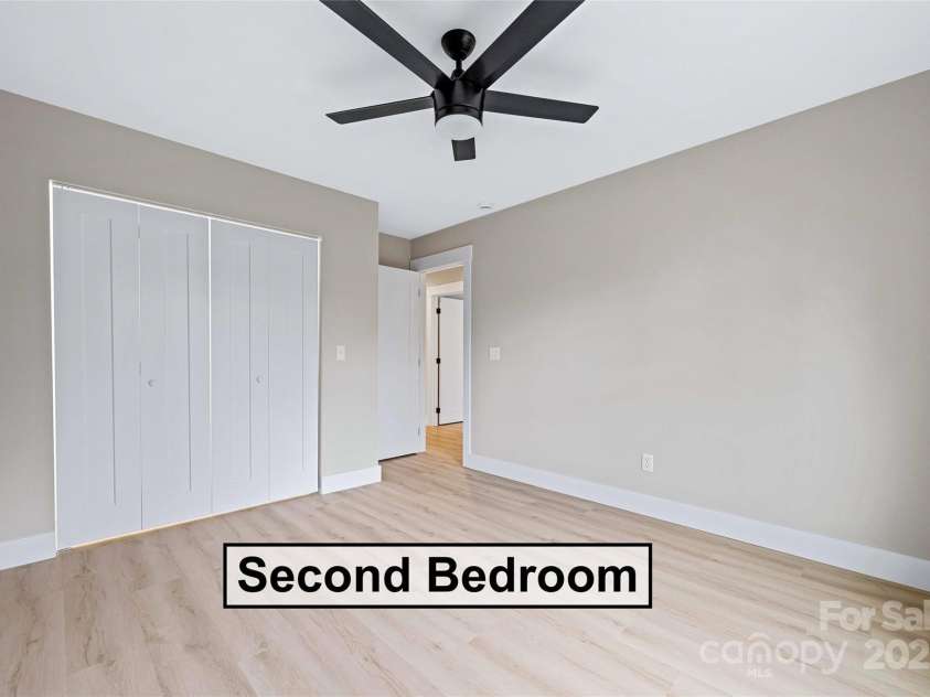 26 Crest Avenue, Asheville, NC 28803.  MLS# CAR4301381, YatesRealty ID 2554. 
