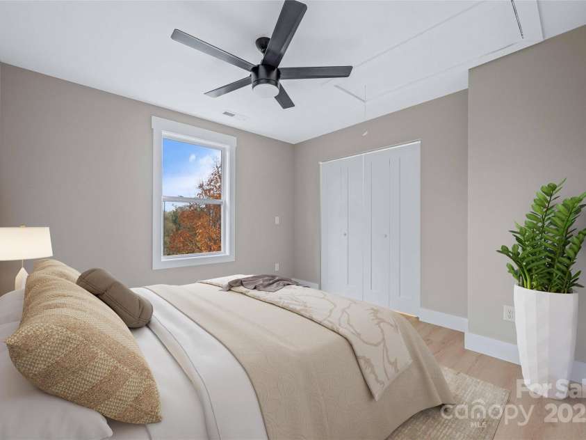 26 Crest Avenue, Asheville, NC 28803.  MLS# CAR4301381, YatesRealty ID 2554. 