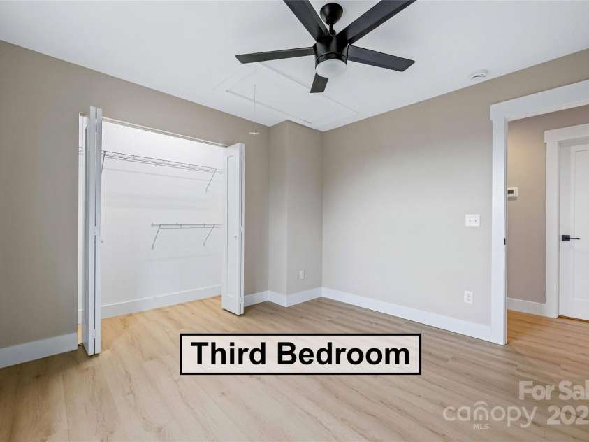 26 Crest Avenue, Asheville, NC 28803.  MLS# CAR4301381, YatesRealty ID 2554. 