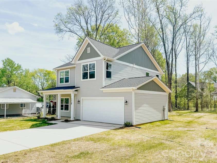 304 Woodside Drive, Harrisburg, NC 28075.  MLS# CAR4350580, YatesRealty ID 25542. 