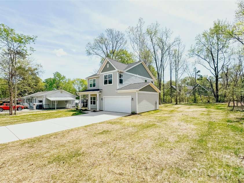 304 Woodside Drive, Harrisburg, NC 28075.  MLS# CAR4350580, YatesRealty ID 25542. 