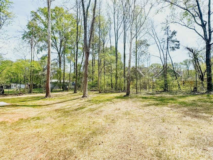 304 Woodside Drive, Harrisburg, NC 28075.  MLS# CAR4350580, YatesRealty ID 25542. 