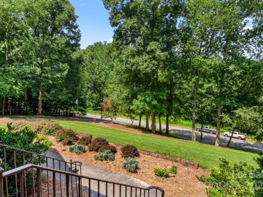 107 Creekwood Drive, Dallas, NC 28034.  MLS# CAR4275706, YatesRealty ID 25543. 
