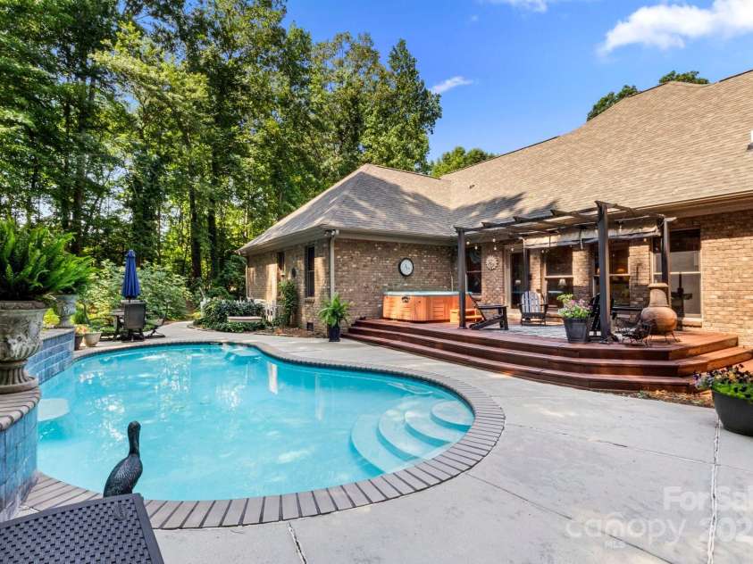 107 Creekwood Drive, Dallas, NC 28034.  MLS# CAR4275706, YatesRealty ID 25543. 