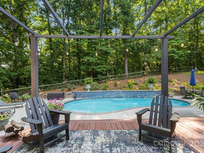 107 Creekwood Drive, Dallas, NC 28034.  MLS# CAR4275706, YatesRealty ID 25543. 