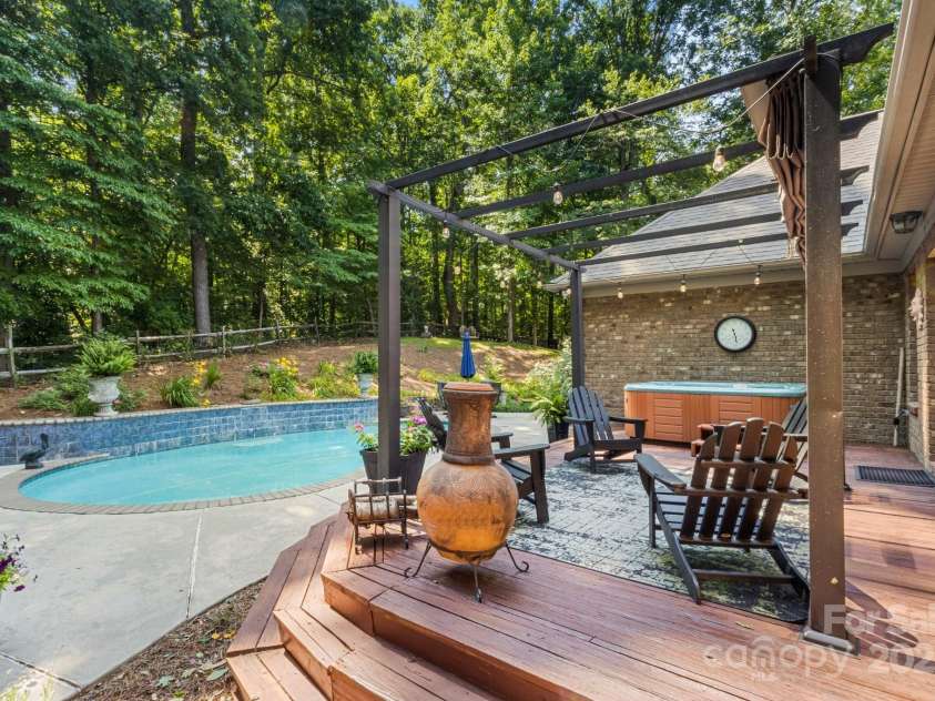 107 Creekwood Drive, Dallas, NC 28034.  MLS# CAR4275706, YatesRealty ID 25543. 