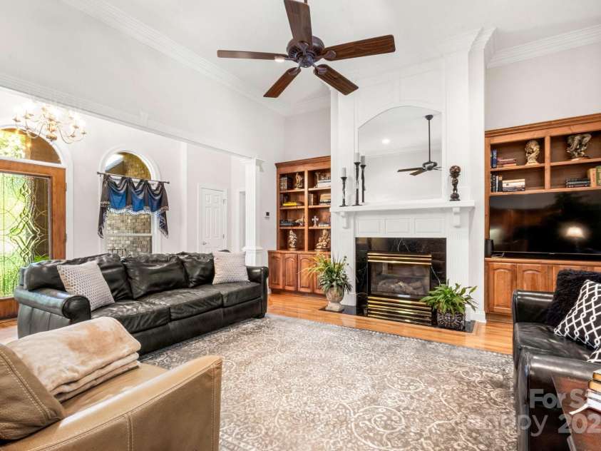 107 Creekwood Drive, Dallas, NC 28034.  MLS# CAR4275706, YatesRealty ID 25543. 