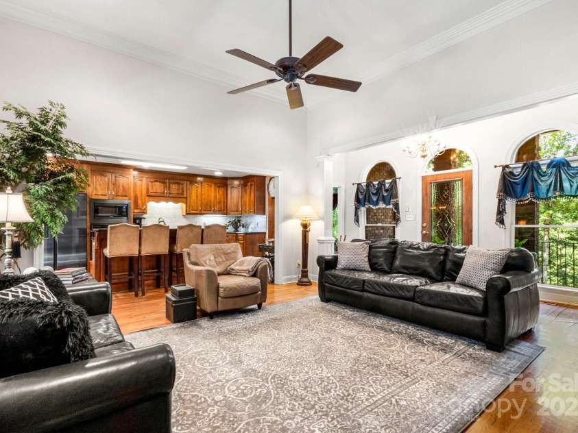 107 Creekwood Drive, Dallas, NC 28034.  MLS# CAR4275706, YatesRealty ID 25543. 