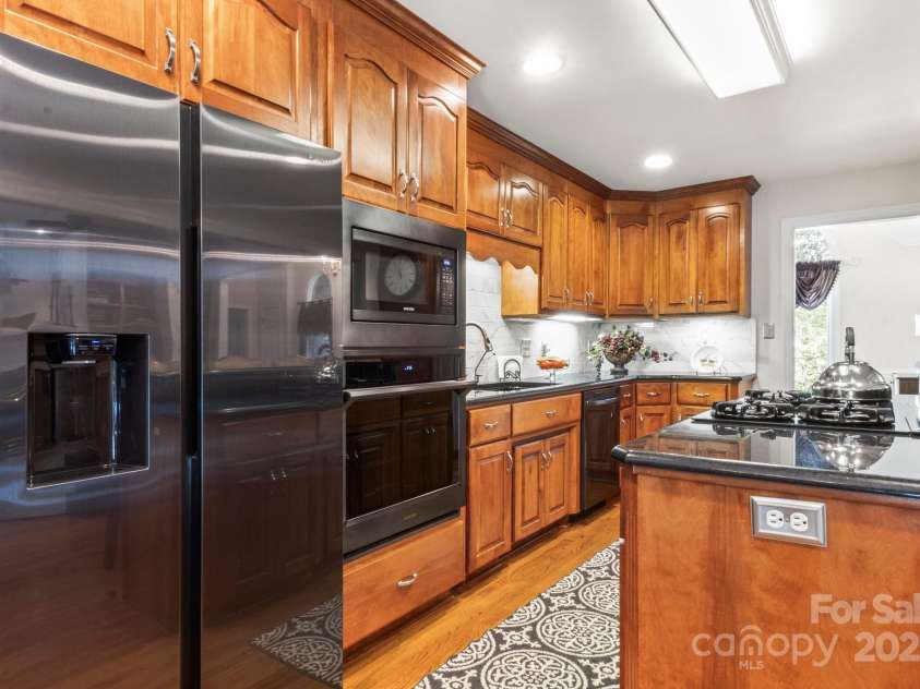 107 Creekwood Drive, Dallas, NC 28034.  MLS# CAR4275706, YatesRealty ID 25543. 