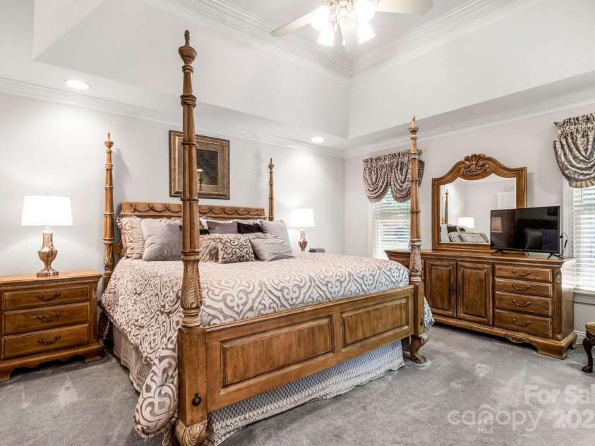 107 Creekwood Drive, Dallas, NC 28034.  MLS# CAR4275706, YatesRealty ID 25543. 