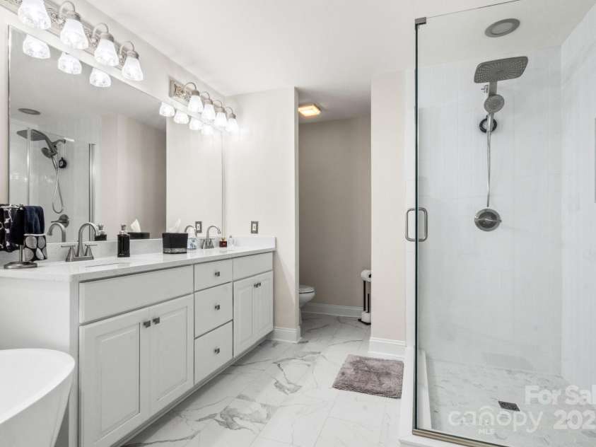 107 Creekwood Drive, Dallas, NC 28034.  MLS# CAR4275706, YatesRealty ID 25543. 