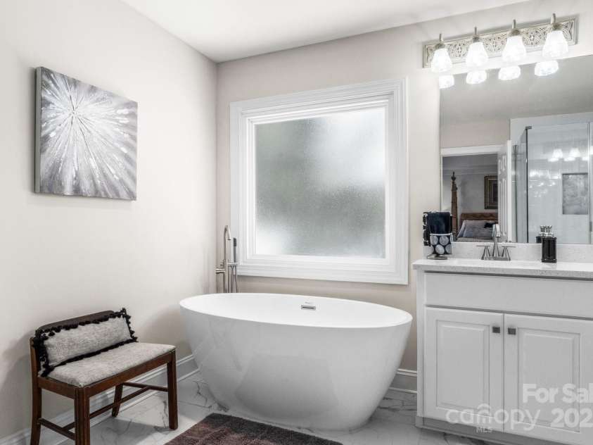 107 Creekwood Drive, Dallas, NC 28034.  MLS# CAR4275706, YatesRealty ID 25543. 