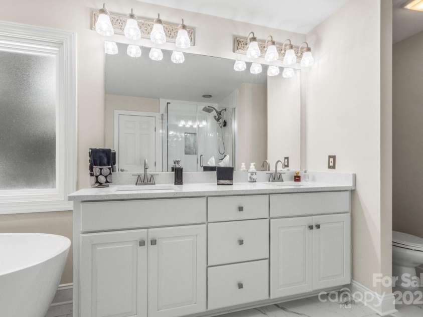 107 Creekwood Drive, Dallas, NC 28034.  MLS# CAR4275706, YatesRealty ID 25543. 