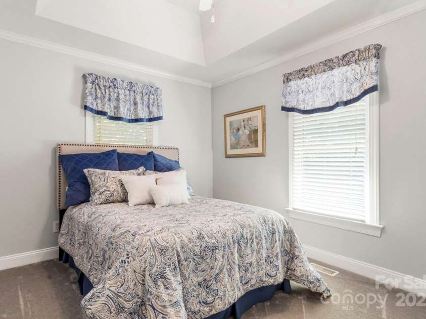 107 Creekwood Drive, Dallas, NC 28034.  MLS# CAR4275706, YatesRealty ID 25543. 