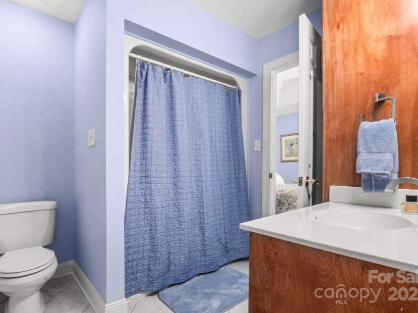 107 Creekwood Drive, Dallas, NC 28034.  MLS# CAR4275706, YatesRealty ID 25543. 