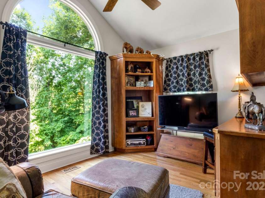 107 Creekwood Drive, Dallas, NC 28034.  MLS# CAR4275706, YatesRealty ID 25543. 