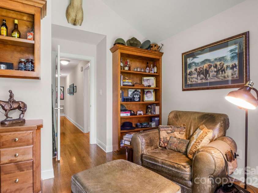 107 Creekwood Drive, Dallas, NC 28034.  MLS# CAR4275706, YatesRealty ID 25543. 