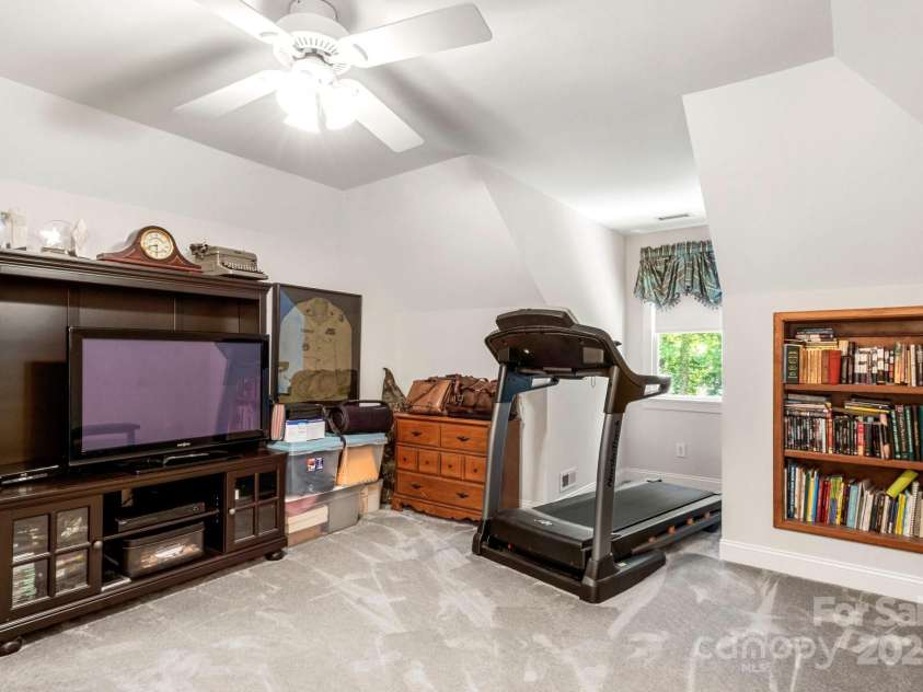 107 Creekwood Drive, Dallas, NC 28034.  MLS# CAR4275706, YatesRealty ID 25543. 