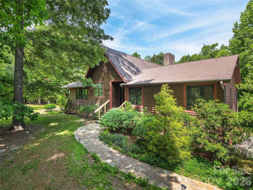 40 Deer Ridge Road, Mills River, NC 28759.  MLS# CAR4386675, YatesRealty ID 25543. 