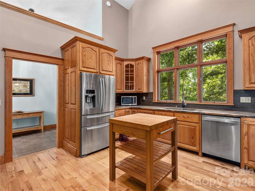 40 Deer Ridge Road, Mills River, NC 28759.  MLS# CAR4386675, YatesRealty ID 25543. 