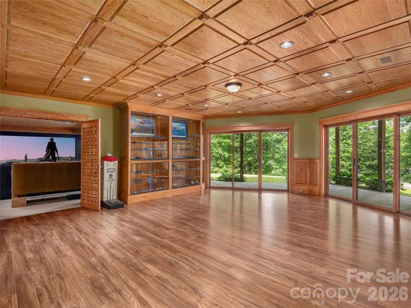 40 Deer Ridge Road, Mills River, NC 28759.  MLS# CAR4386675, YatesRealty ID 25543. 
