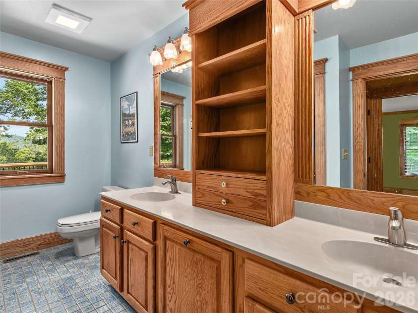 40 Deer Ridge Road, Mills River, NC 28759.  MLS# CAR4386675, YatesRealty ID 25543. 