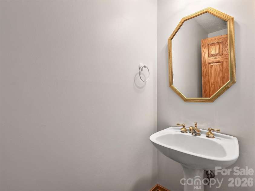 40 Deer Ridge Road, Mills River, NC 28759.  MLS# CAR4386675, YatesRealty ID 25543. 