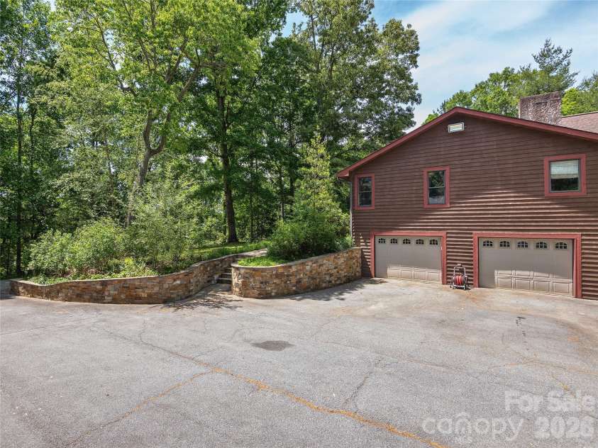 40 Deer Ridge Road, Mills River, NC 28759.  MLS# CAR4386675, YatesRealty ID 25543. 