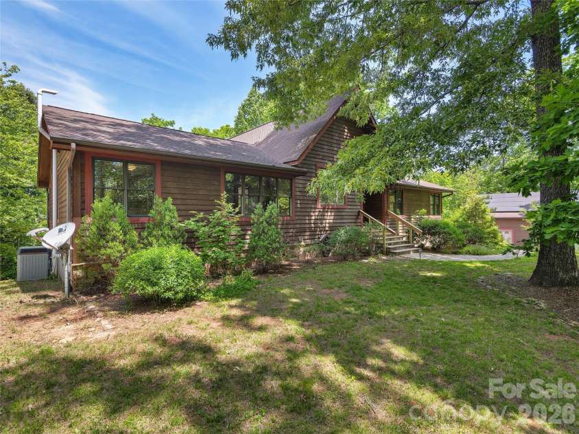 40 Deer Ridge Road, Mills River, NC 28759.  MLS# CAR4386675, YatesRealty ID 25543. 