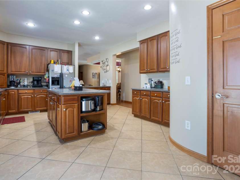 1225 Timber Run Drive, Dallas, NC 28034.  MLS# CAR4277525, YatesRealty ID 25544. 