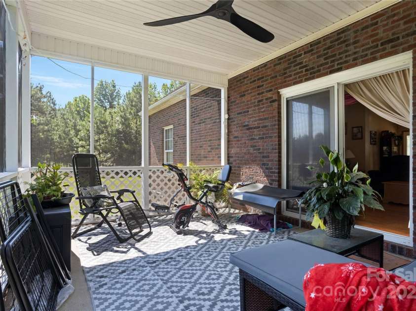 1225 Timber Run Drive, Dallas, NC 28034.  MLS# CAR4277525, YatesRealty ID 25544. 