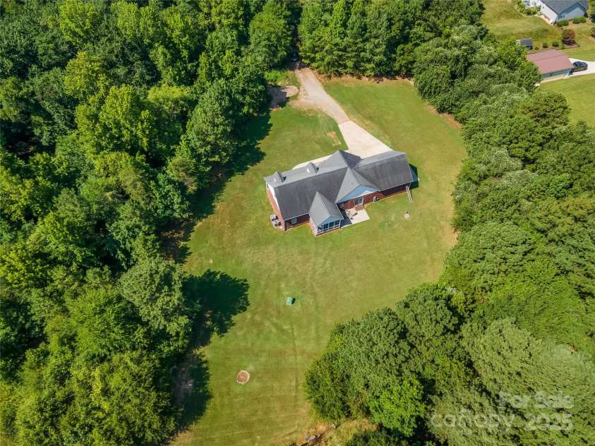 1225 Timber Run Drive, Dallas, NC 28034.  MLS# CAR4277525, YatesRealty ID 25544. 