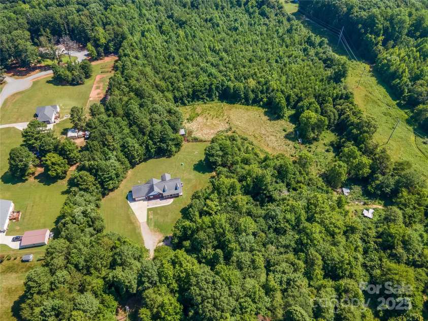 1225 Timber Run Drive, Dallas, NC 28034.  MLS# CAR4277525, YatesRealty ID 25544. 