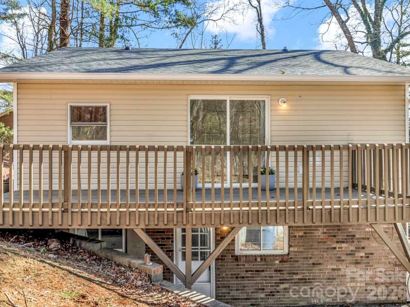 114 Elden Street, Hendersonville, NC 28791.  MLS# CAR4355283, YatesRealty ID 25545. 