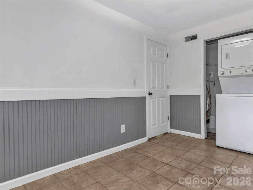 114 Elden Street, Hendersonville, NC 28791.  MLS# CAR4355283, YatesRealty ID 25545. 