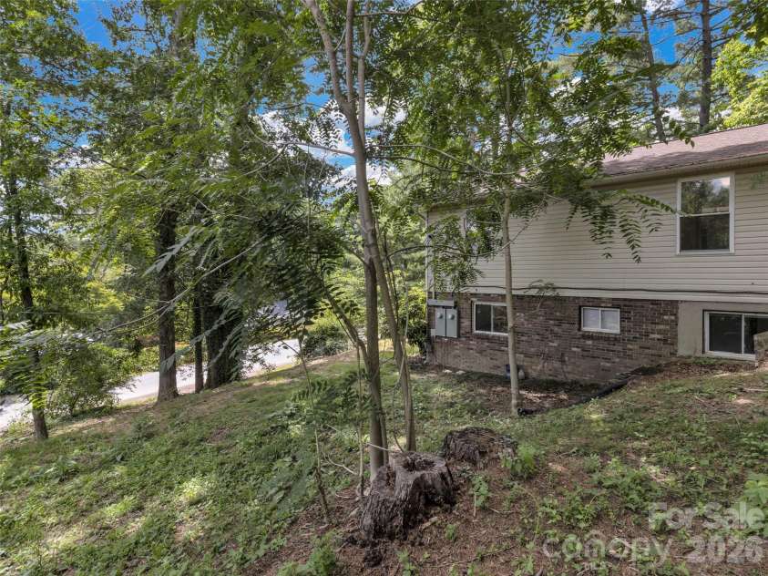 114 Elden Street, Hendersonville, NC 28791.  MLS# CAR4355283, YatesRealty ID 25545. 
