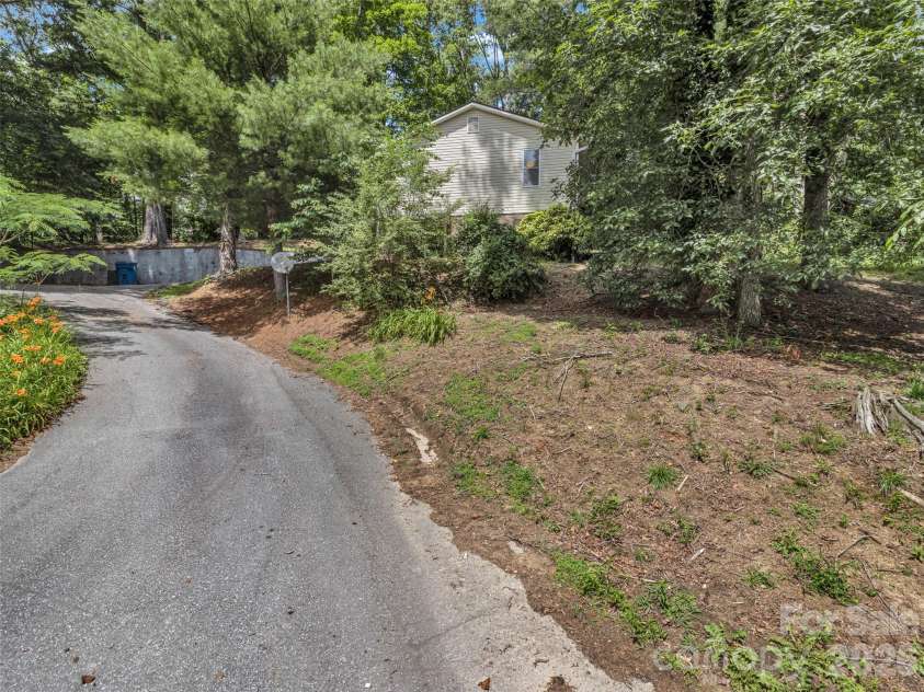 114 Elden Street, Hendersonville, NC 28791.  MLS# CAR4355283, YatesRealty ID 25545. 