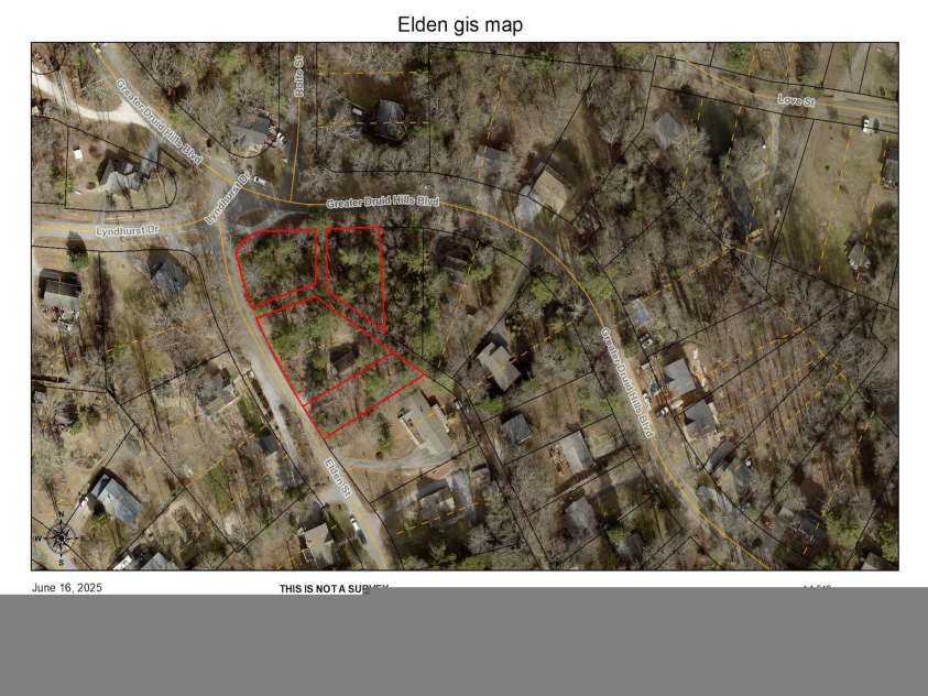 114 Elden Street, Hendersonville, NC 28791.  MLS# CAR4355283, YatesRealty ID 25545. 