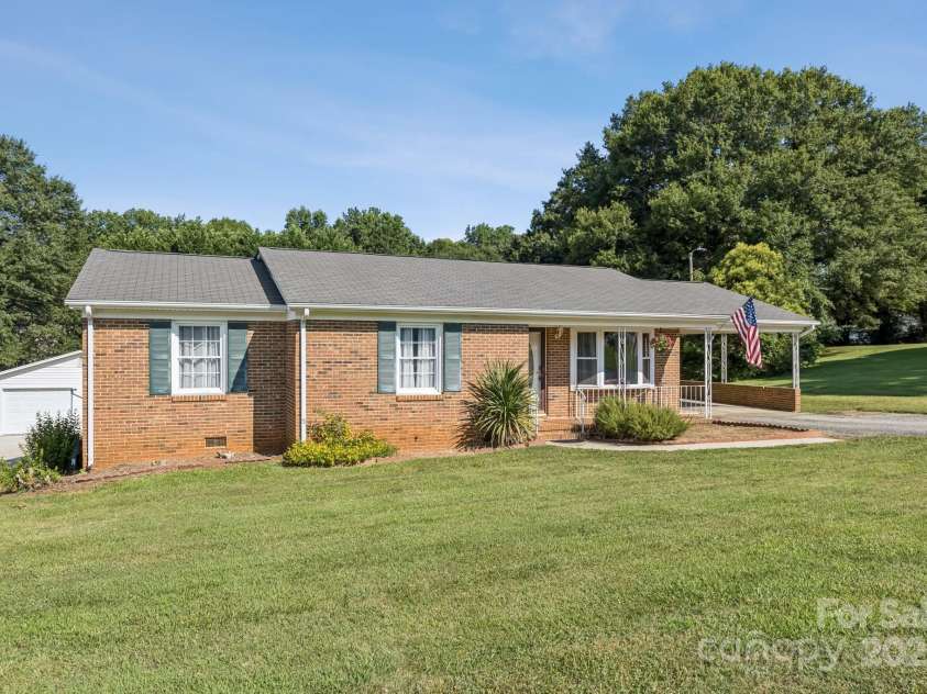 121 Kee Road, Belmont, NC 28012.  MLS# CAR4280091, YatesRealty ID 25545. 