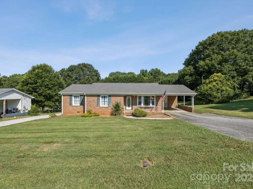 121 Kee Road, Belmont, NC 28012.  MLS# CAR4280091, YatesRealty ID 25545. 