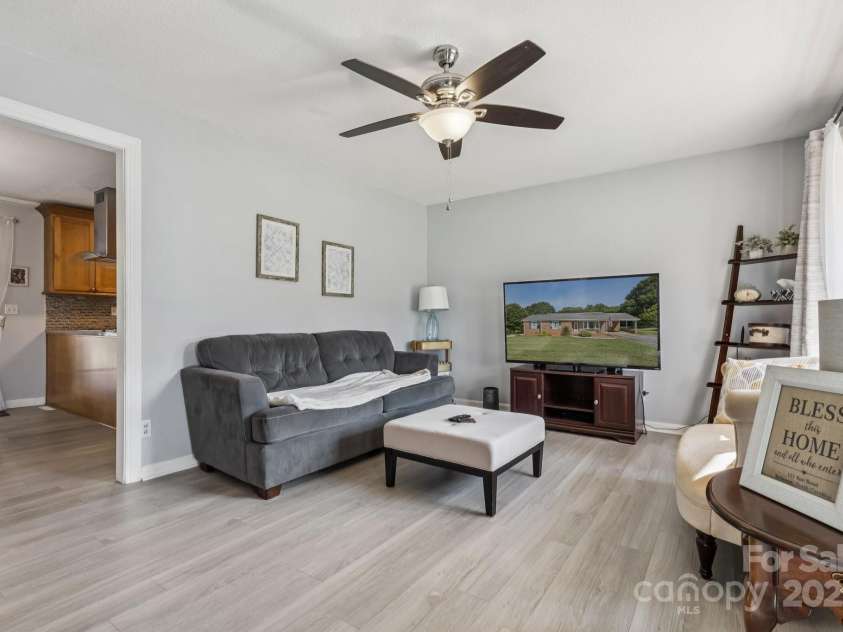 121 Kee Road, Belmont, NC 28012.  MLS# CAR4280091, YatesRealty ID 25545. 