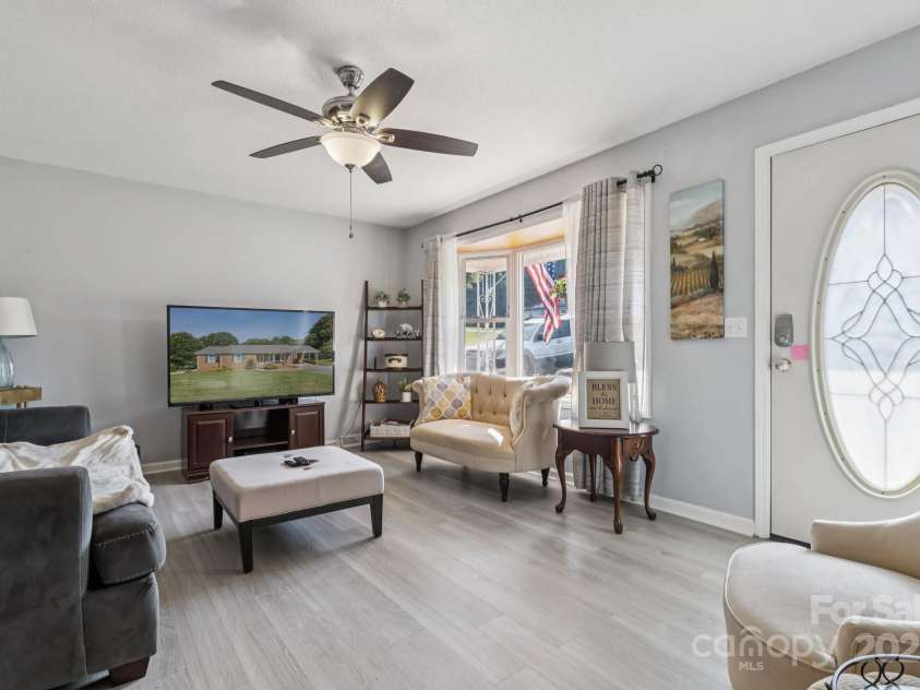 121 Kee Road, Belmont, NC 28012.  MLS# CAR4280091, YatesRealty ID 25545. 