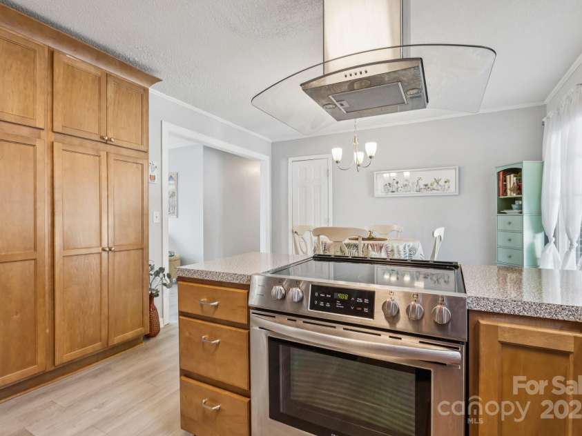 121 Kee Road, Belmont, NC 28012.  MLS# CAR4280091, YatesRealty ID 25545. 