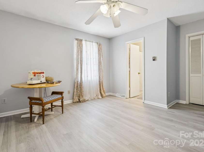 121 Kee Road, Belmont, NC 28012.  MLS# CAR4280091, YatesRealty ID 25545. 