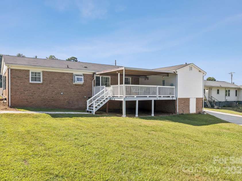 121 Kee Road, Belmont, NC 28012.  MLS# CAR4280091, YatesRealty ID 25545. 