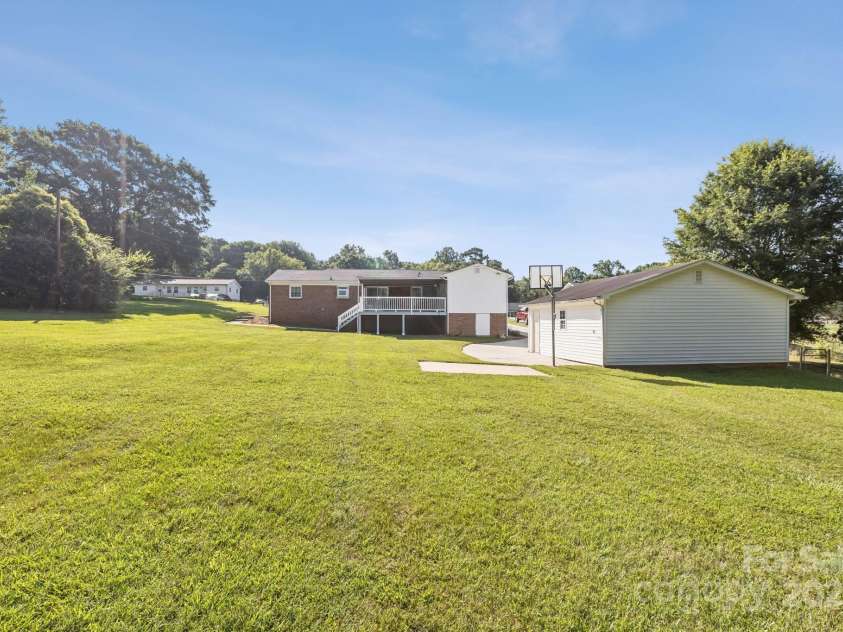 121 Kee Road, Belmont, NC 28012.  MLS# CAR4280091, YatesRealty ID 25545. 